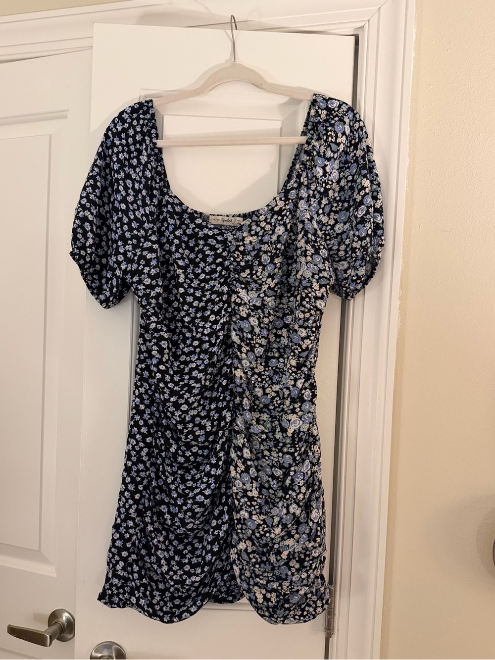 Live to be spoiled Blue Floral Puff-Sleeve Mini Dress